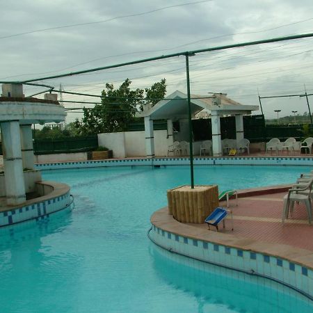 ホテル Vip'S Club Rāipur エクステリア 写真
