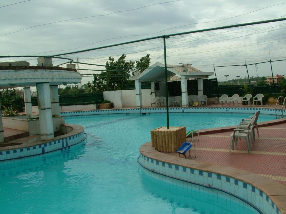 ホテル Vip'S Club Rāipur エクステリア 写真