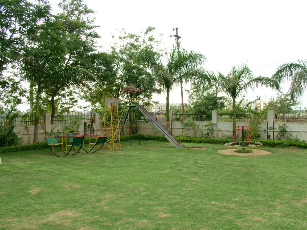 ホテル Vip'S Club Rāipur エクステリア 写真
